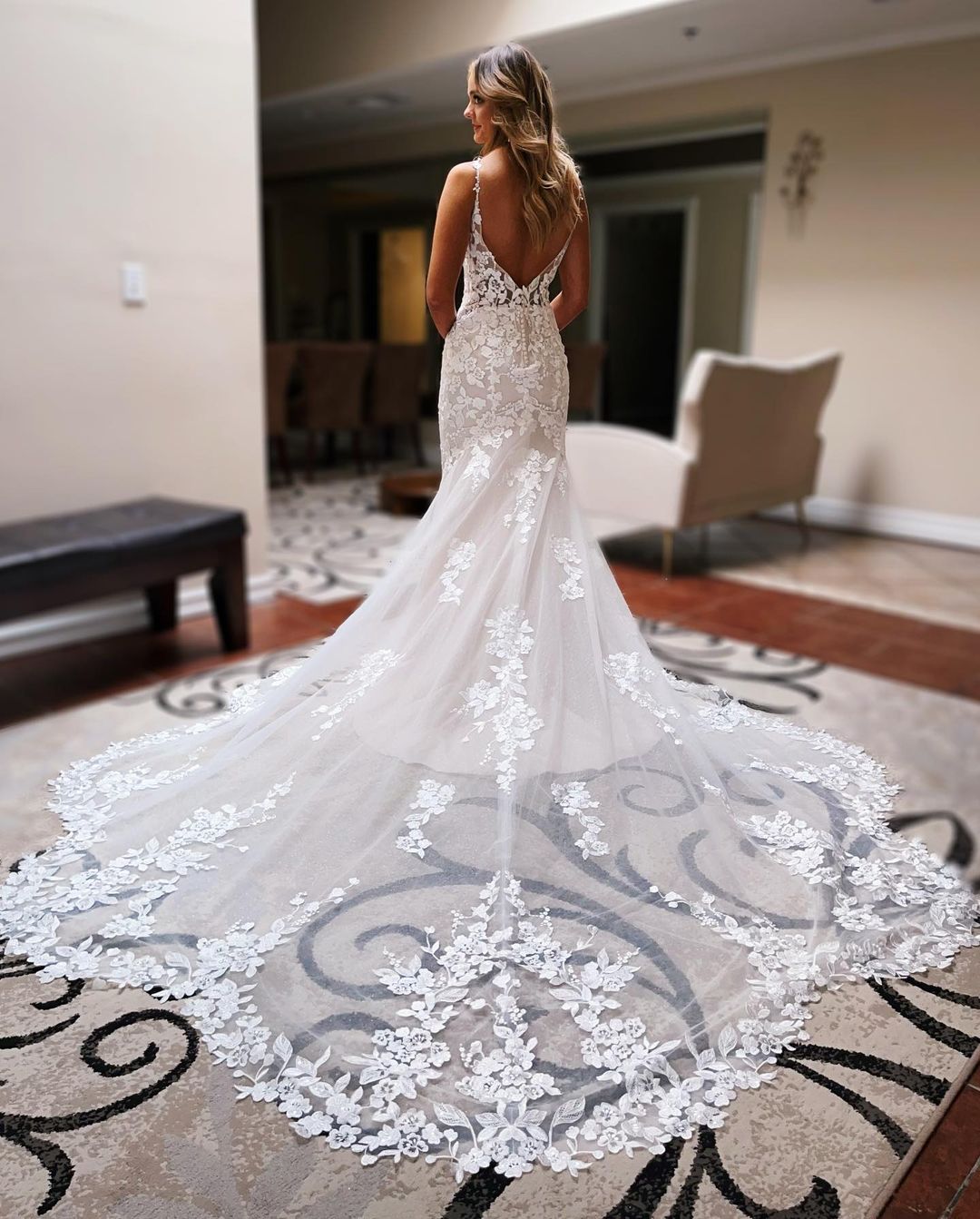 Graceful Mermaid V Neck Lace Wedding Dresses Gown with Train HS990