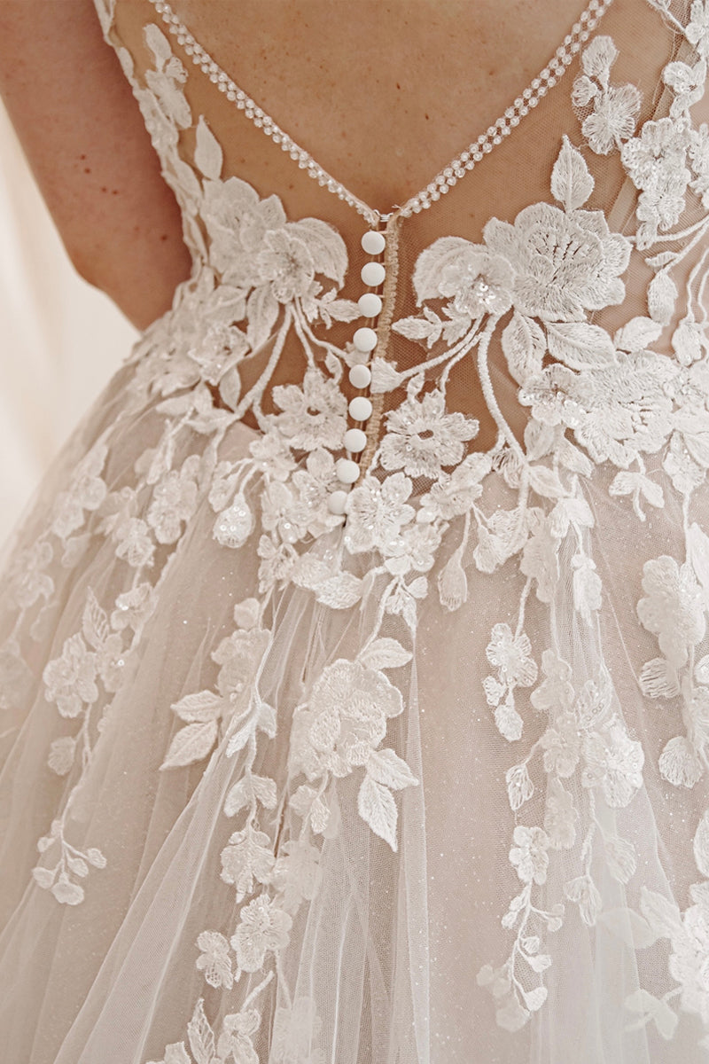Fairly A-Line V Neck White Tulle Wedding Dresses Gown with Lace Appliques HS943